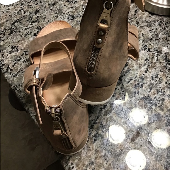 Miz Mooz LeatherAnkle Strap Sandals “Sunday” 8.5/9 Distressed Bronze. - Picture 5 of 6